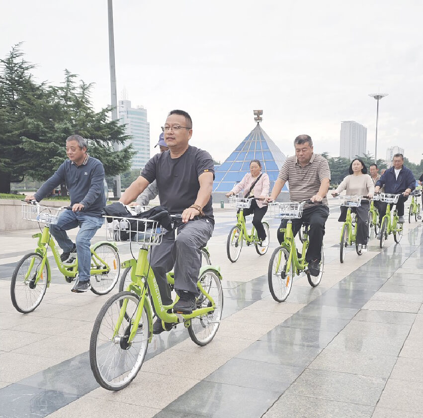 一場(chǎng)騎行一路景倡導(dǎo)綠色出行