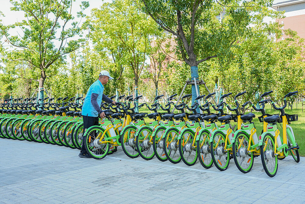 開學護行，守師生安全