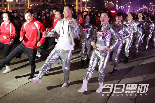 C:\Users\Administrator\Desktop\20..jpg C:\Users\Administrator\Desktop\20..jpg