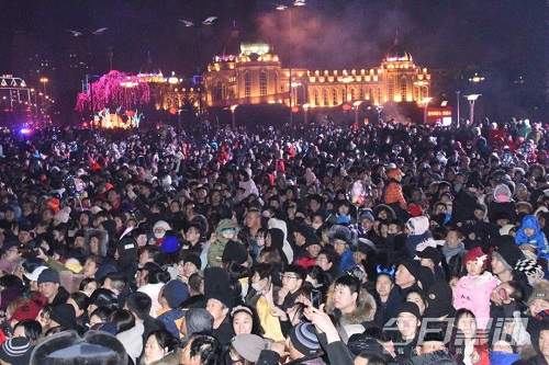 C:\Users\Administrator\Desktop\32..jpg C:\Users\Administrator\Desktop\32..jpg