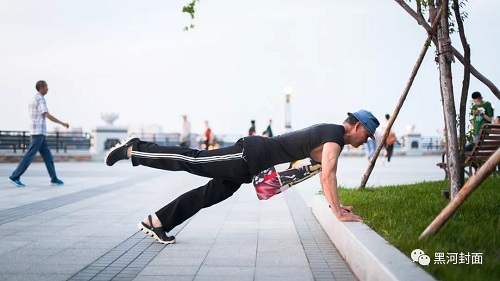 C:\Users\Administrator\Desktop\11.jpg C:\Users\Administrator\Desktop\11.jpg